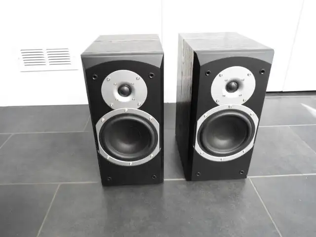 Quest QB6 Bookshelf Speakers in Speakers in Mississauga / Peel Region - Image 2