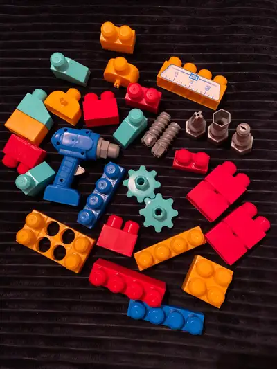 Jeu de 32 pièces MegaBloks de Fischer-Price Kit de construction avec perceuse/visseuse (batteries in...