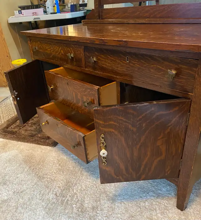 Antique Tiger Oak Dresser and Mirror in Dressers & Wardrobes in St. Albert - Image 8