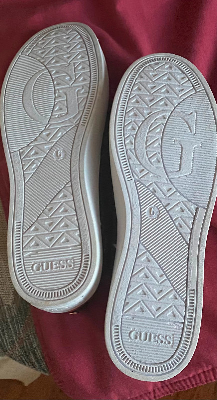 WOMENS GUESS GLITTER SLIP ON SNEAKERS in Women's - Shoes in St. Albert - Image 4