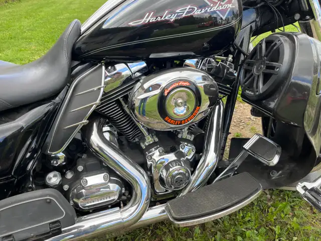 2011 Road King many add-ons(negotiable) in Touring in Oakville / Halton Region - Image 7