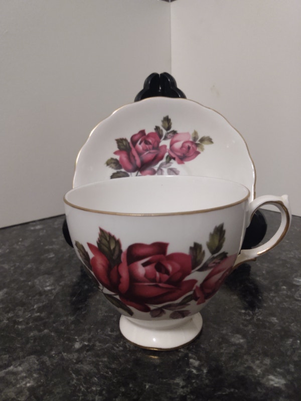 Vintage Queen Anne English Bone China, Tea Cups and Saucers Arts