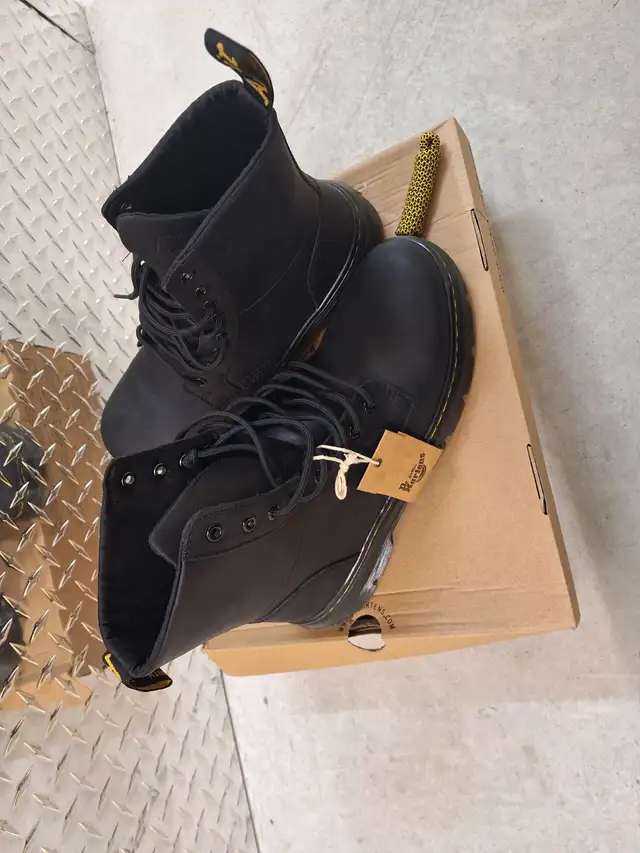 Dr Martens shoes in Men's Shoes in Oshawa / Durham Region - Image 4