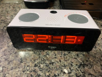 Oregon Scientific RRA-320P AM/FM Projection Alarm Clock Radio$15