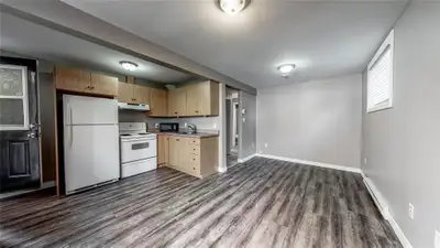 2 bedroom 1 bathroom apartment for rent 70 Discovery Cres., Paradise $1250 per month, pay your own u...