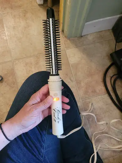 Brosse chauffante électrique, View more
