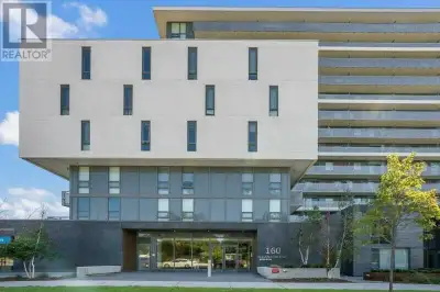 For RENT: Bright, South-West facing 2Br, 2WR next to subway