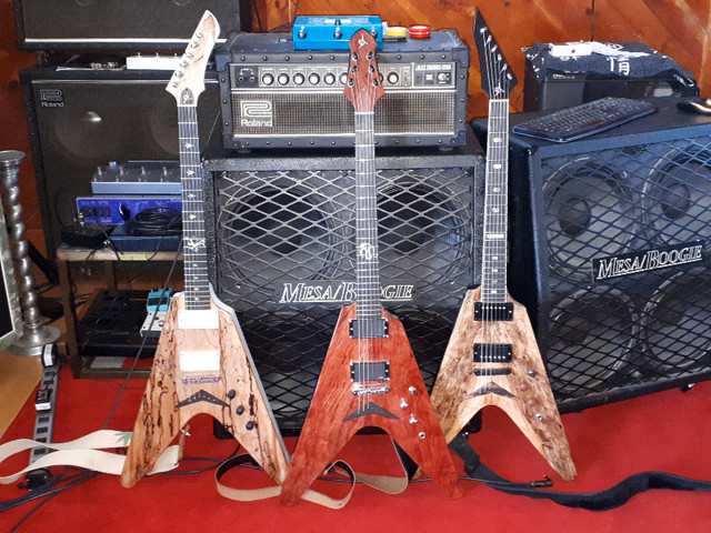 Antonio Guitars: FLYING V's / EXPLORER'S - CUSTOM - boutique dans Guitares  à Edmundston - Image 2