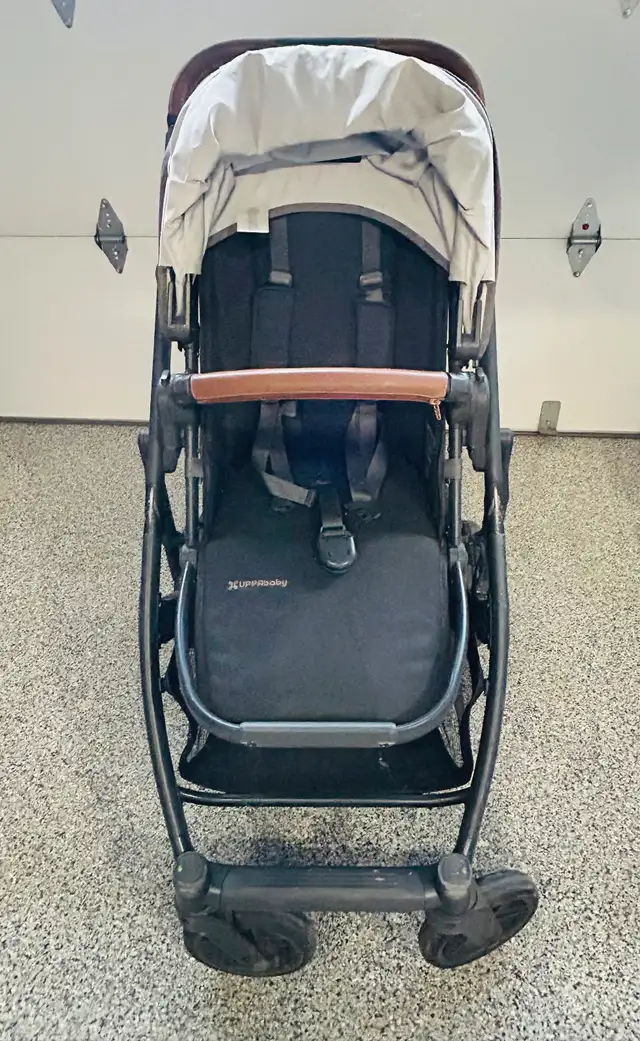Uppababy stroller, carseat  and 2 bases in Strollers, Carriers & Car Seats in Calgary - Image 3