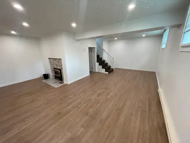Flooring and Trim installer $1.50 SQ FT/ LN FT63347531991937122