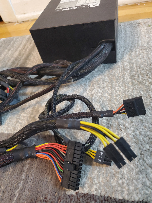 CORSAIR  POWER SUPPLY/2x 4 pin400 WAT dans Composants de système  à Ville de Montréal - Image 2