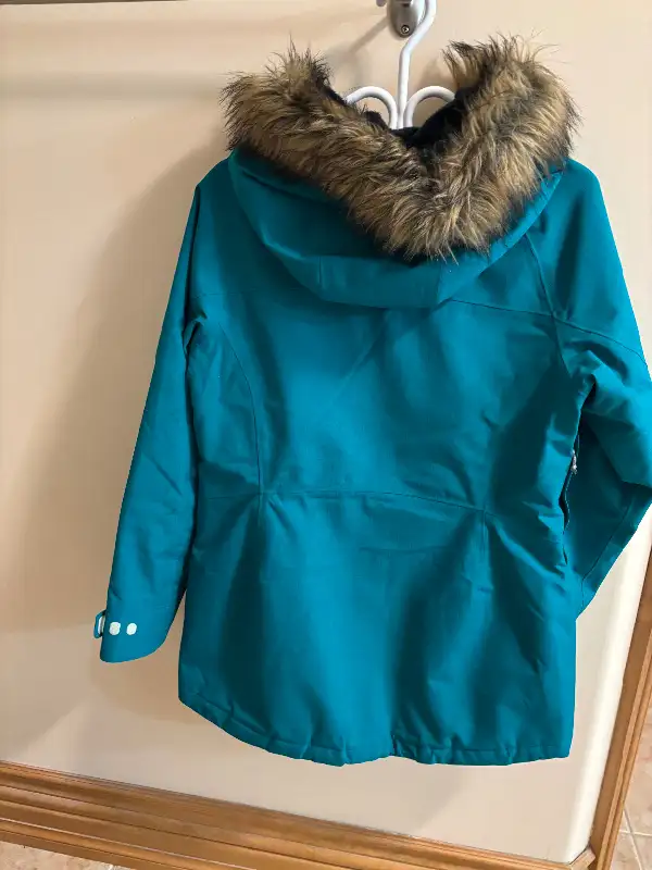 Under Armour Woman’s Winter Jacket Size Small in Women's - Tops & Outerwear in Oakville / Halton Region - Image 3