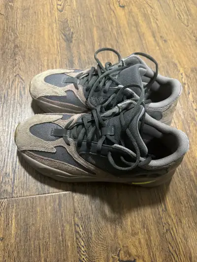 pre-owned yeezys, View more