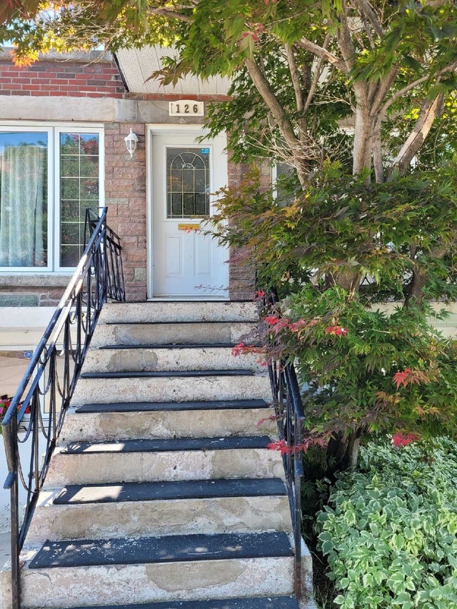128 Av. de la Grande Allee — photo 3