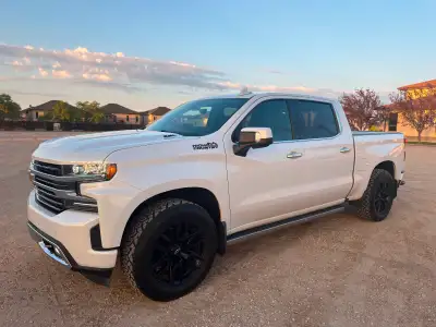 2019 CHEVROLET SILVERADO HIGH COUNTRY 1500 Fully Loaded 6.2L V8 10 Speed Transmission with Tow/Haul...