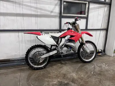 2004. Runs awesome. Just got carb cleaned and set right so idles perfect starts up first kick. New c...