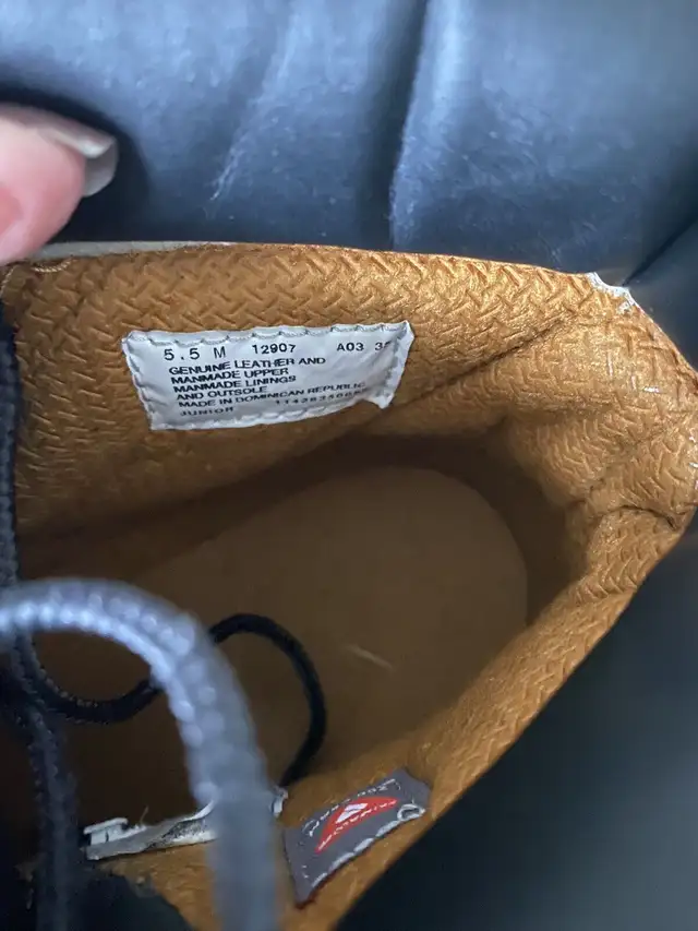 Boys Like New Timberland black boots - Sz 5.5 - $60 in Kids & Youth in Markham / York Region - Image 6