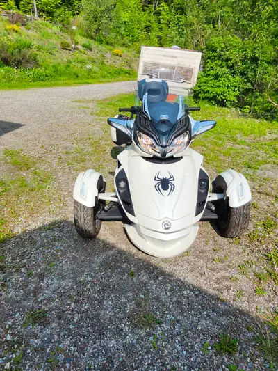 2015 Can-Am Spyder for sale. White in color. Low milleage, well taken care of (see pictures). ______...