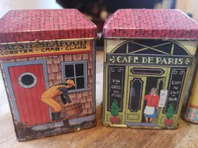 Rare Vintage 4 petites boîtesde village en métal. Cantina del sol, Ristorante di Roma, Café de Paris...
