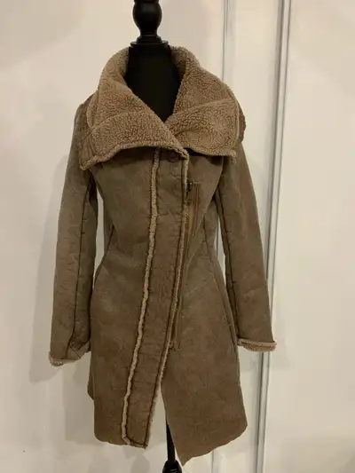 le chareau coat, View more