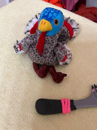 This adorable pre-loved Ty Beanie Baby turkey is ready to bring some festive charm to your plush col...
