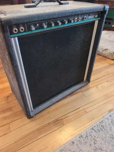 Peavey basic 60 bass amp, View more