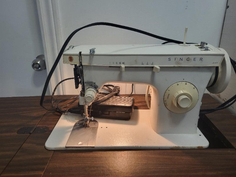 Foldaway Singer sewing machine Hobbies & Crafts Charlottetown Kijiji