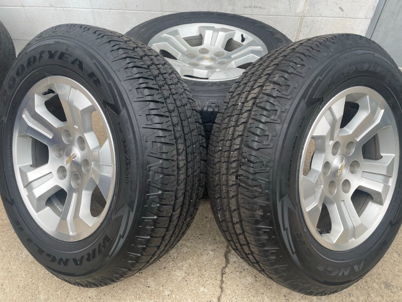 2022 Chevy GMC Sierra Yukon OEM wheels and New all season tir Tires