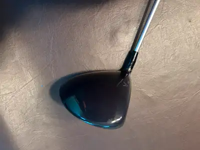 Driver Callaway Big Bertha droitier 10.5* ajustable, tige Aldila Ascent 40A Senior. Acheté neuf en l...
