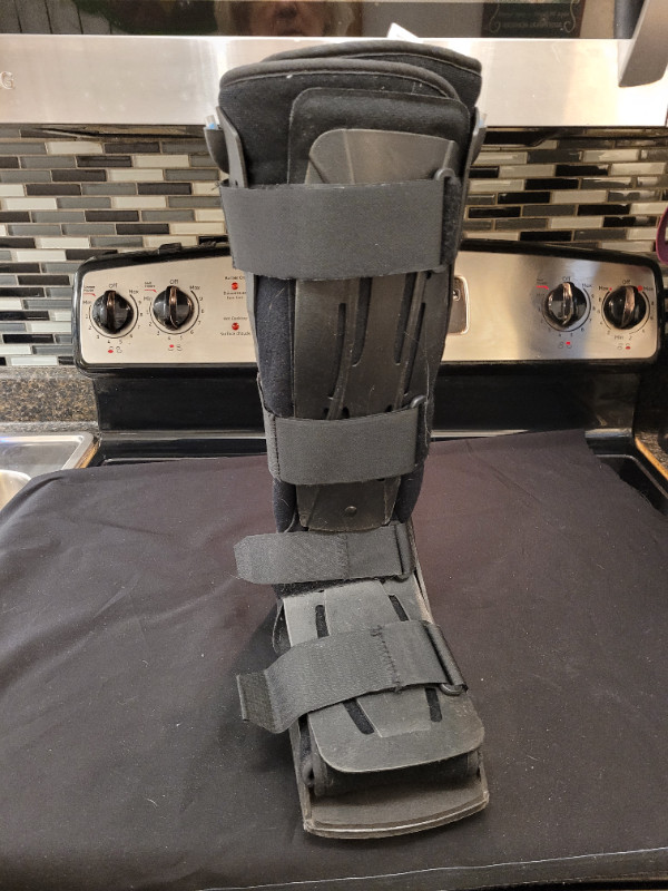 LDK2 Air Walker Boot Cast Size Small Tall & Short in Health & Special Needs in Oshawa / Durham Region - Image 3