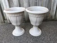 Garden Urns / Planters (Set of Two)Large