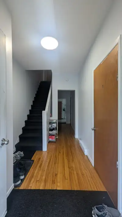 A room for rent ($ 600 monthly, 3 months minimum) 36, Montée Sainte-Marie, Sainte-Anne-de-Bellevue,...