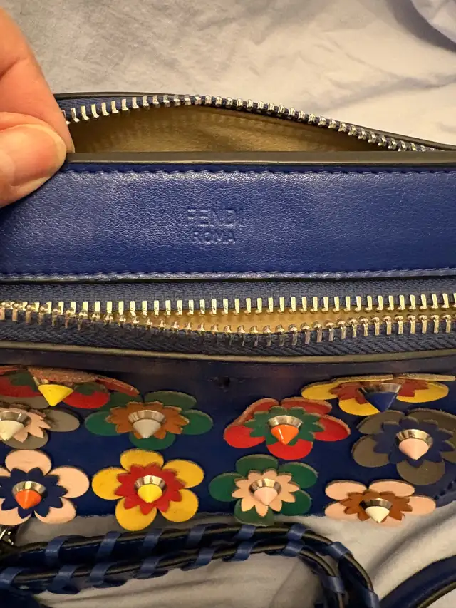 Brand new purses 62863733485826124