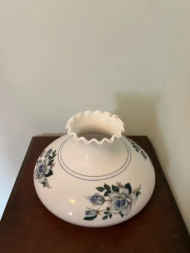 ALADDIN - VINTAGE ELECTRIC CLEAR WASHINGTON DRAPE LAMP & FLORAL in Indoor Lighting & Fans in Belleville - Image 11