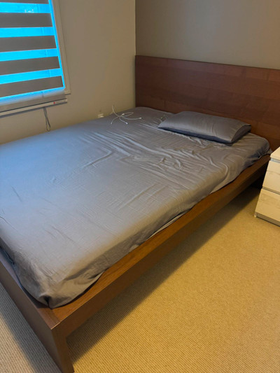Good queen size bed+matress, good price