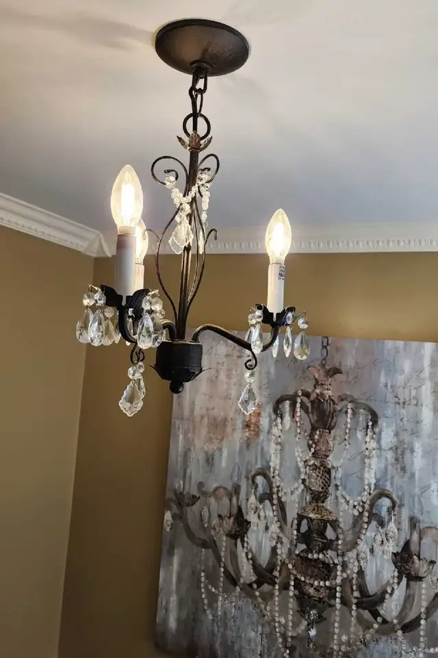 Small 3 Light Chandelier Light Fixture in Indoor Lighting & Fans in Markham / York Region - Image 8