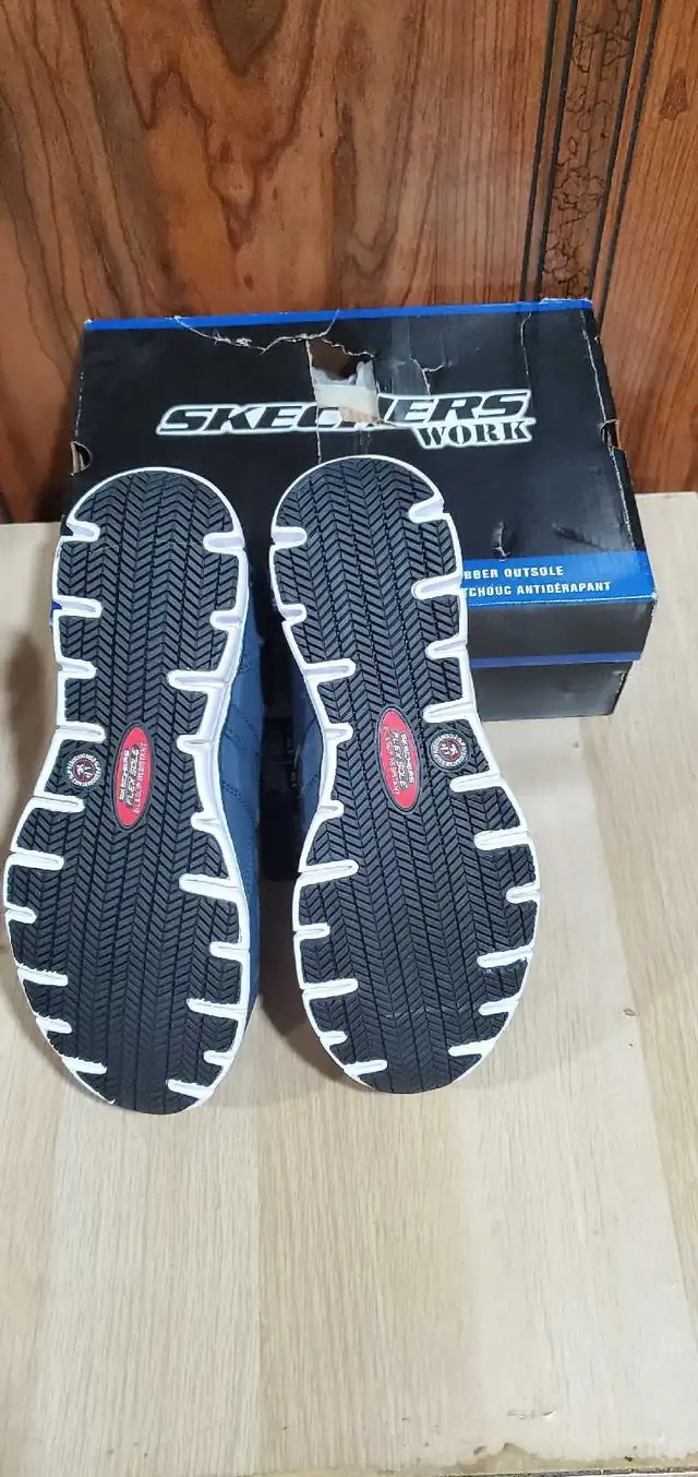 Skechers Work Shoes in Men's Shoes in Oshawa / Durham Region - Image 5
