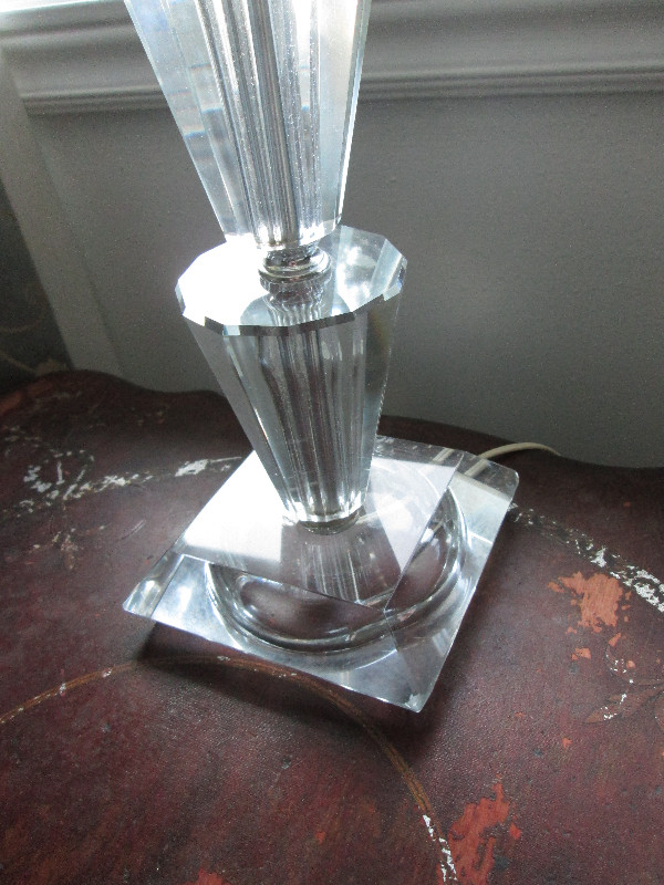 Vintage Crystal Table Lamp 28.5 " tall in Indoor Lighting & Fans in Kingston - Image 3