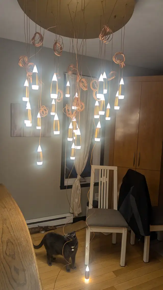 Luminaire meteor bronze in Indoor Lighting & Fans in Laurentides - Image 3