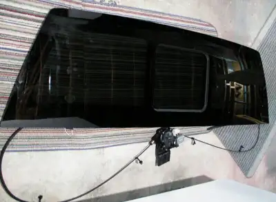 Power slider rear cab glass with motor, defrost NOT working, everything else OK Fits 2015-2020 F150