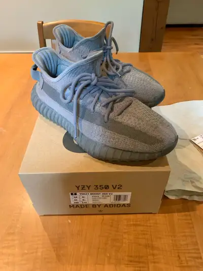 Men’s Yeezy Boost 350 V2 Sneaker, View more