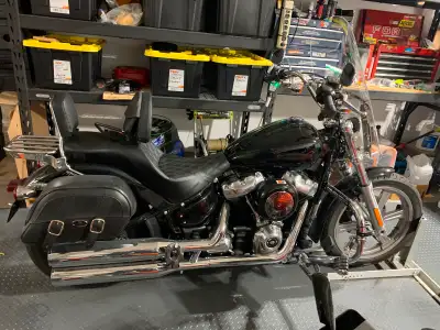 Black, windshield, saddle bags, backrest with Saddlemen gel seat ,firm $13000, uncertified, like new...