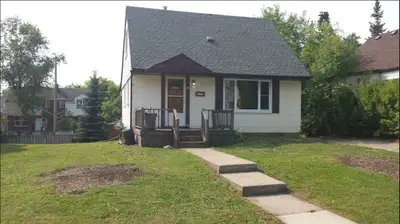 31***VERY NICE 5-ROOM SNGL HOUSE W/ PORCHES AND BACKYARD CLOSE TO WLU MUST SEE!!! *This is student h...
