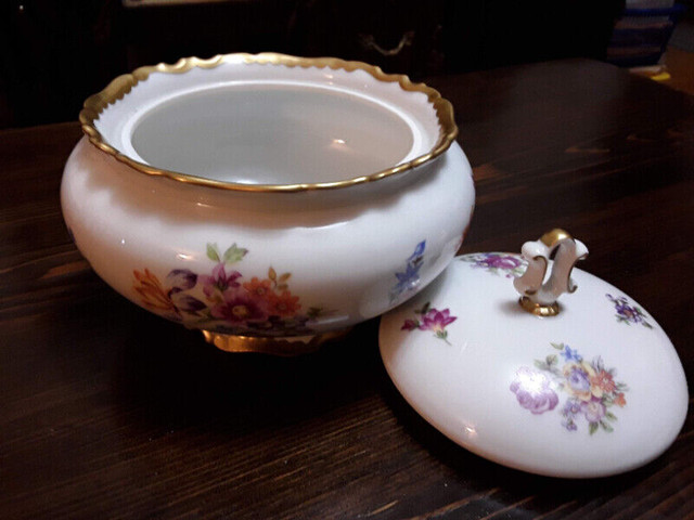 FINE PORCELAIN CANDY BOWL - FLORAL, GOLD - REICHENBACH  GERMANY in Arts & Collectibles in City of Toronto - Image 2