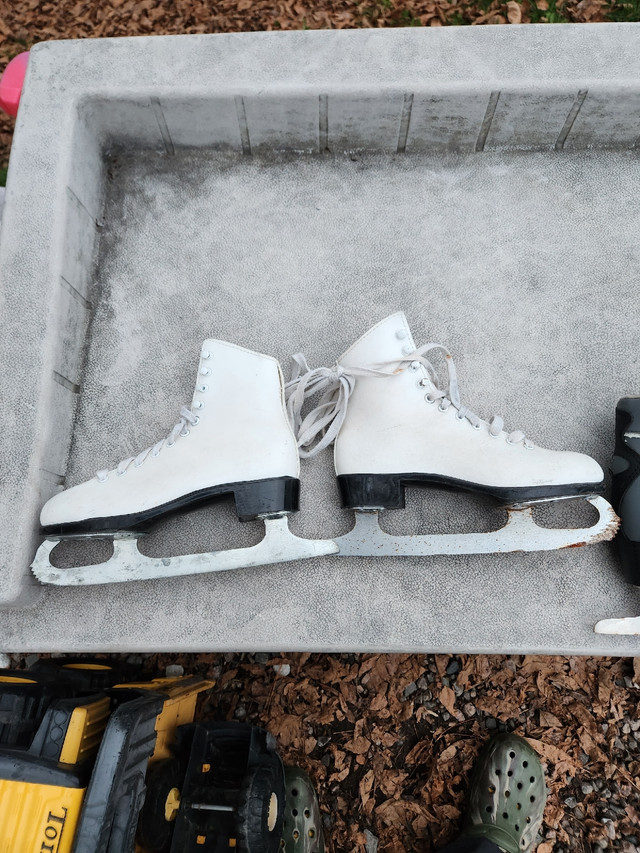 Figure skates!! in Skates & Blades in North Bay - Image 2