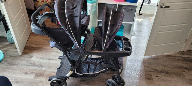 Graco double baby stroller in Strollers, Carriers & Car Seats in Cambridge