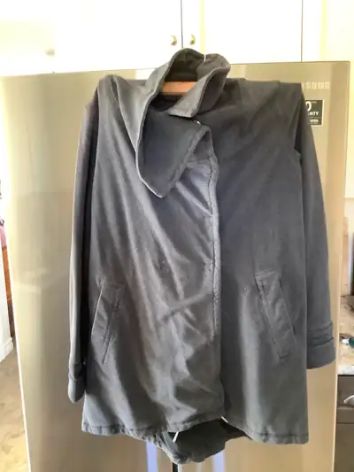 Black,estimated size is MED/LG. Unsure of name of jacket.