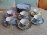 6 tasses, soucoupes, assiettes