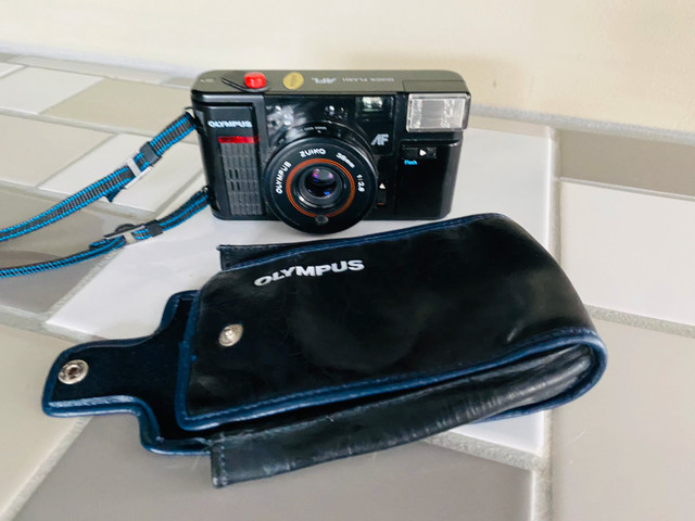 Olympus AFL Film Camera with   Leather  case in Cameras & Camcorders in Winnipeg - Image 2
