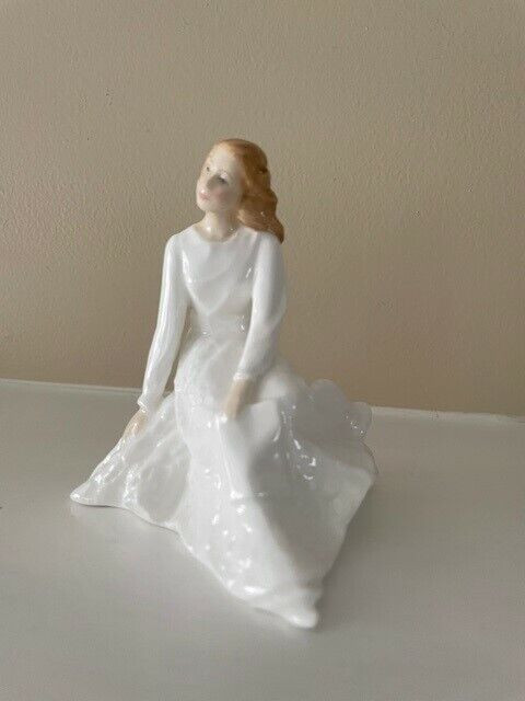 Royal Doulton Figurine Sentiments  Across the Miles HN3934 in Arts & Collectibles in Oshawa / Durham Region